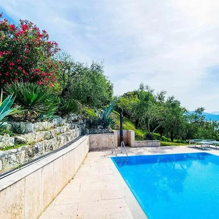 Vittoriale Apartment