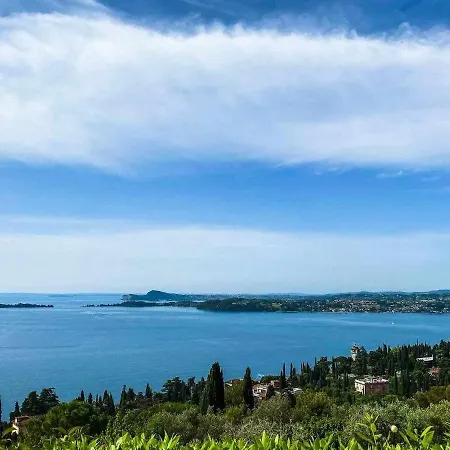 Vittoriale Apartment *